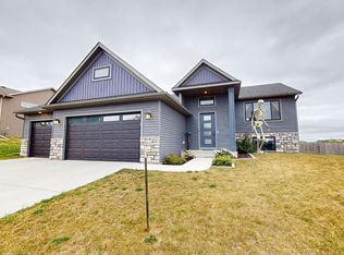 848 Golf View Ave, Zumbrota, MN 55992