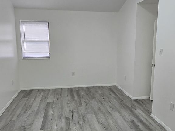 4th image of 333 Manown St