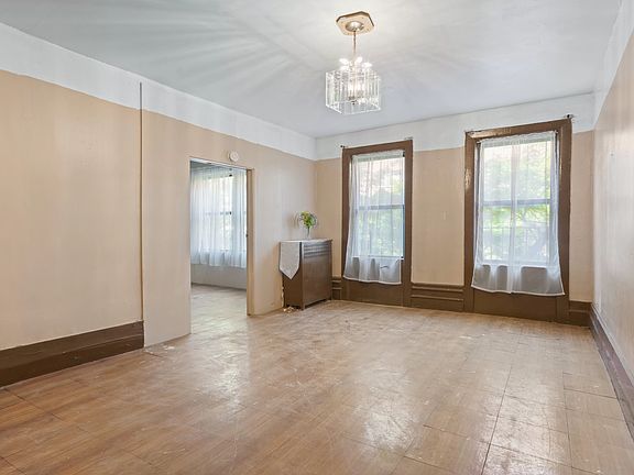 2nd image of 946 Hoe Ave APT 3B