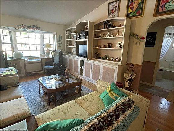 2nd image of 4215 Vantage Cir