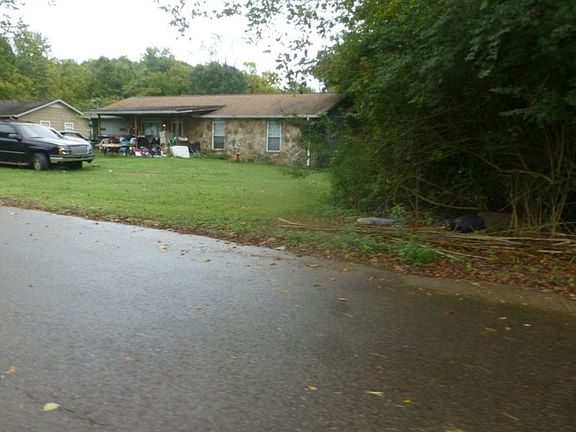 2nd image of 3904 Vienna Dr