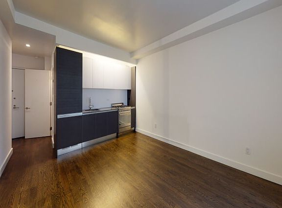 3rd image of 666 W End Ave APT 20BB