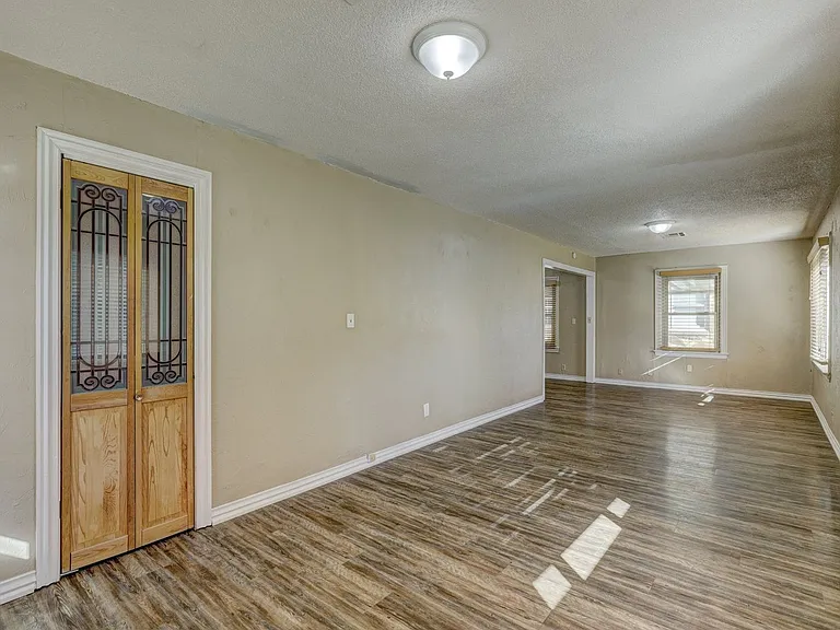 1713 N Page Ave — Photo 7