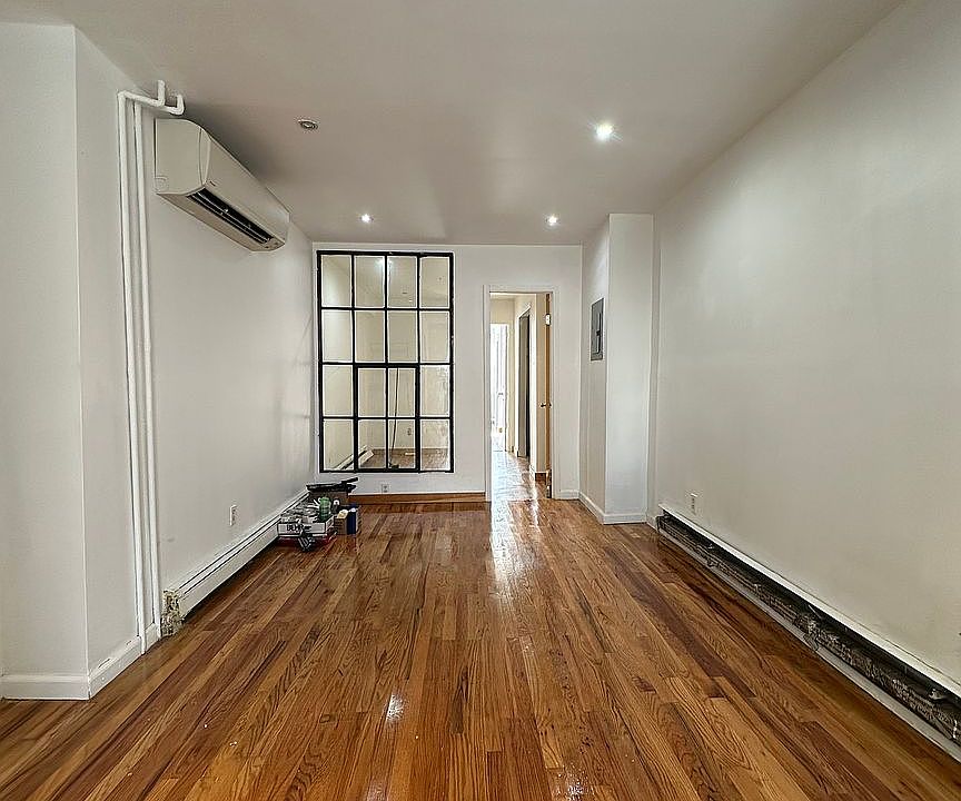 1st image of 275 23rd St APT 1L