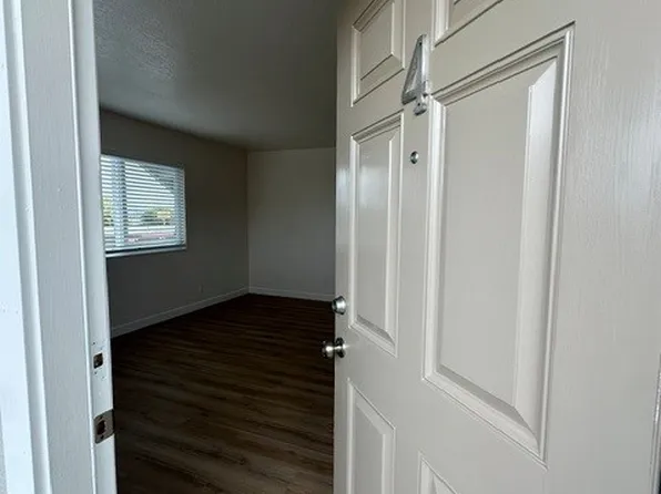 750 Hawthorne St #4, Monterey, CA 93940