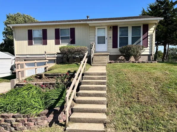2605 Evergreen Ln, Saint Joseph, MO 64503