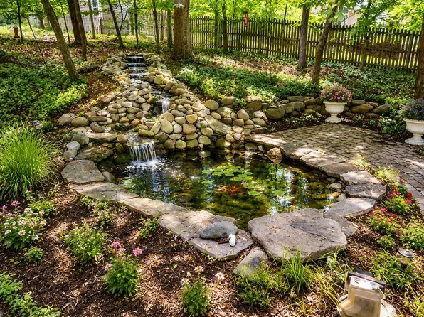 105 Bristol Dr, Chapel Hill, NC 27516