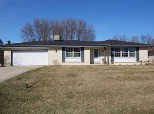 S68W13560 Hale Park Cir, Muskego, WI 53150