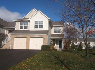 2955 Waters Edge Cir, Aurora, IL 60504