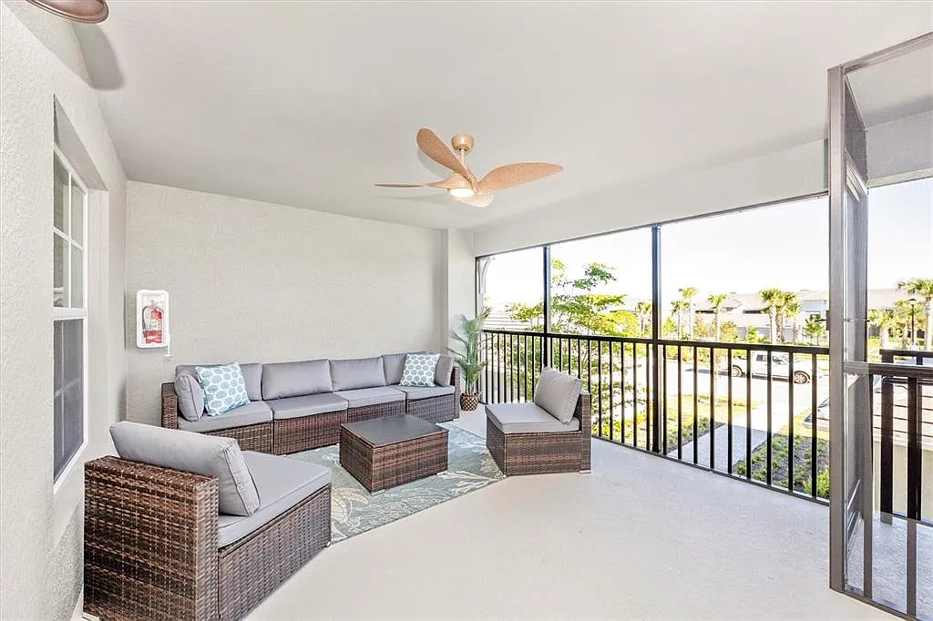 2 bed, 2.0 bath, 1333 sqft, $3,000 — Photo 2