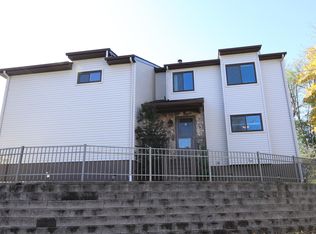 2 Clavendon Ct, Middletown, NJ 07748