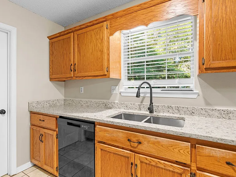 502 Hyde Park Dr — Photo 11