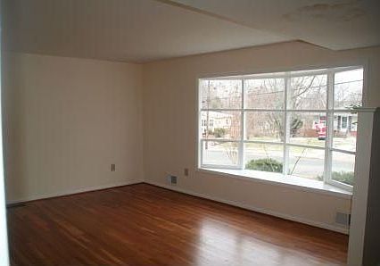 2nd image of 2708 Bowling Green Dr