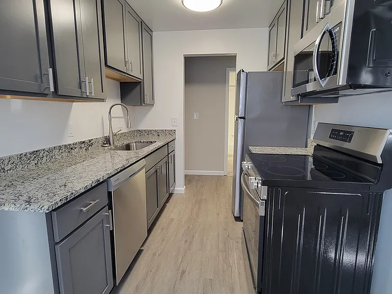 Sheraton Place Apartments — Photo 11