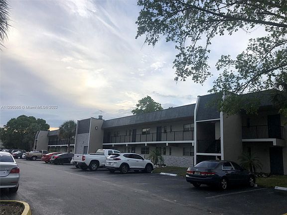 3rd image of 8001 Fairview Dr APT 210