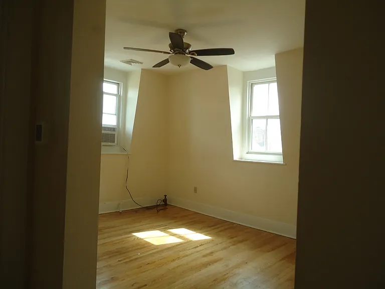 136 Warren St #3 — Photo 9