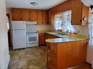 52 Raymond St, New London, CT 06320