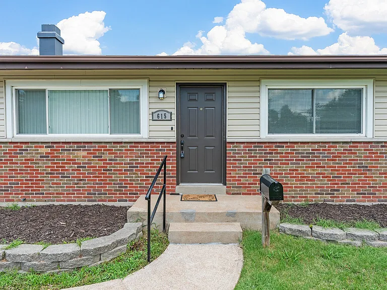 615 Loyola Dr — Photo 3