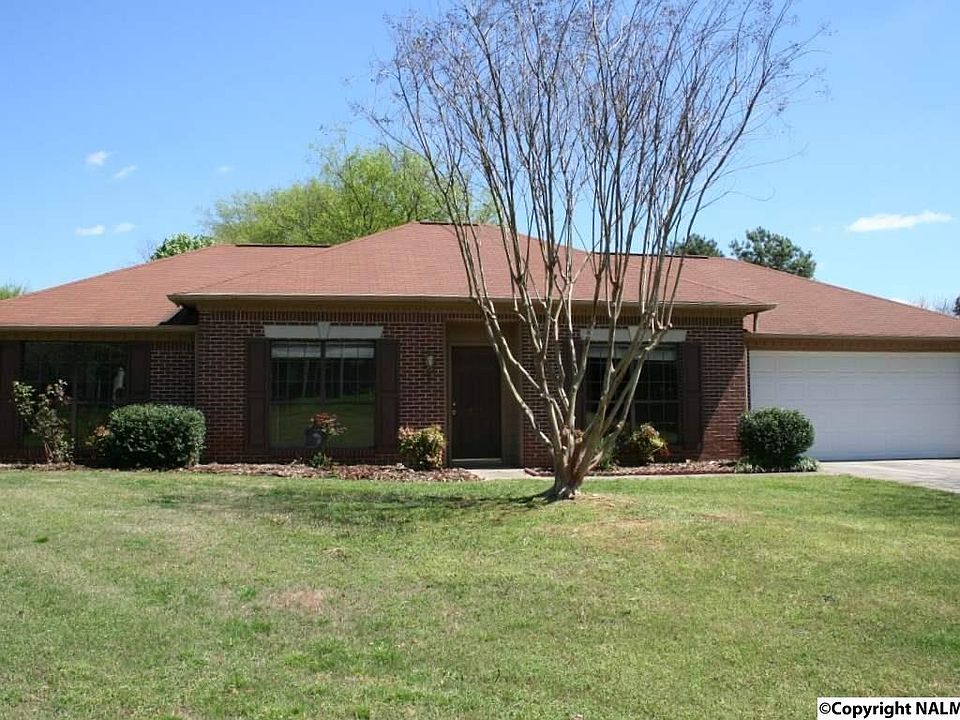 1st image of 121 Canoebrook Ln