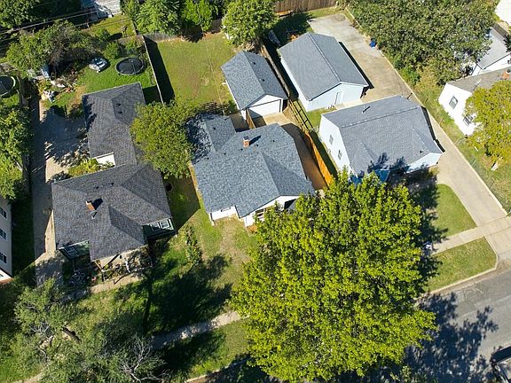 2nd image of 2219 S Ellis Ave