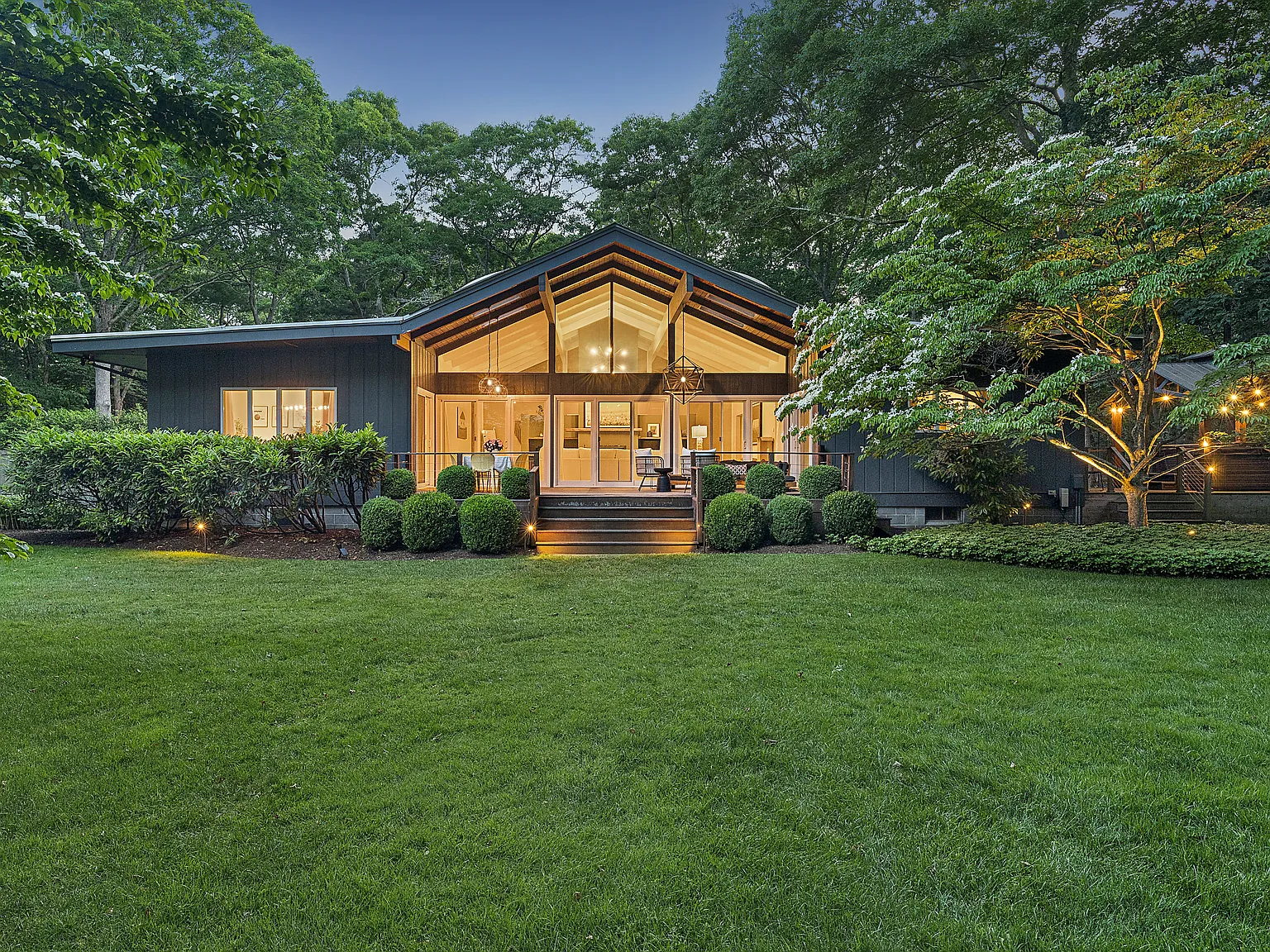 Designer East Hampton Retreat w/ Pool, Spa, and Gym on to 2ac — Photo 1