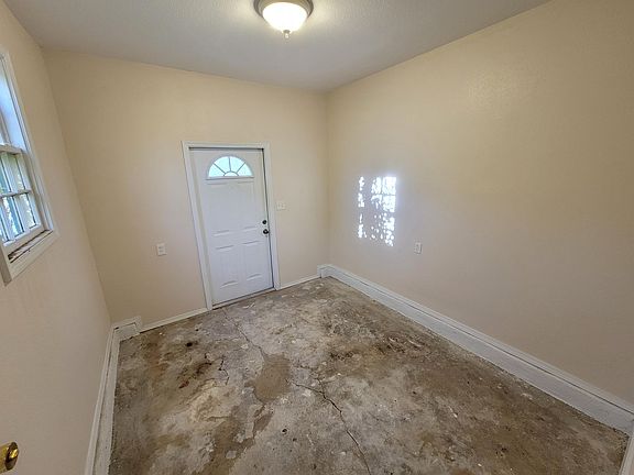 4th image of 315 W University Dr