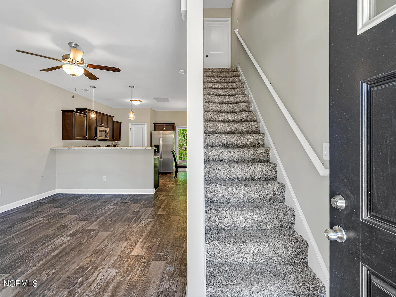 2 bed, 2.5 bath, 1137 sqft, $1,550 — Photo 2