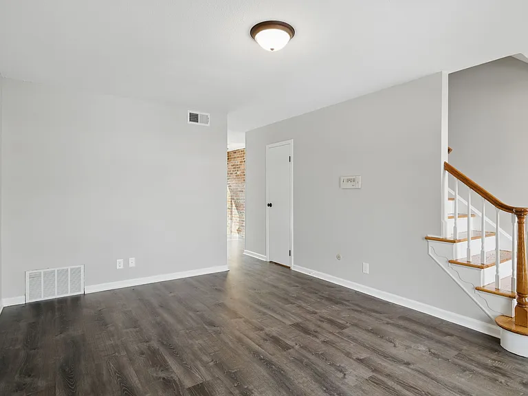 30 Yorktown Dr #30 — Photo 8