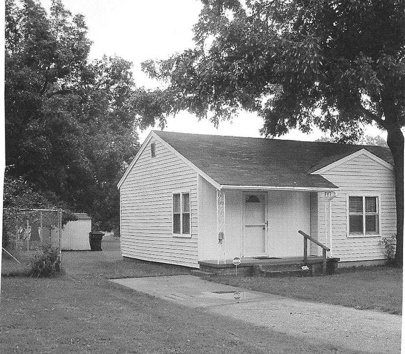 1st image of 2208 N Minnie Ln