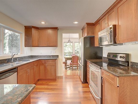 5th image of 4633 137th Ave NE