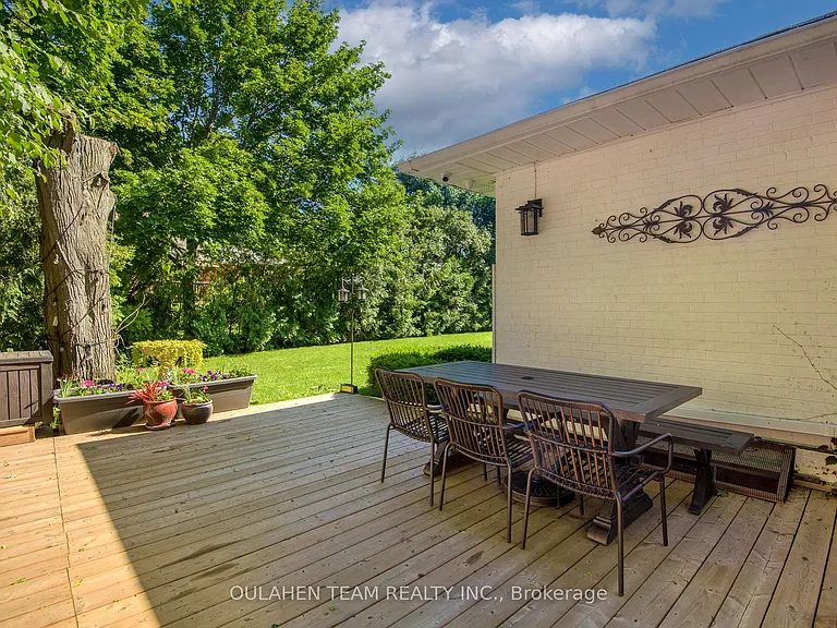 28 Uplands Ave — Photo 33
