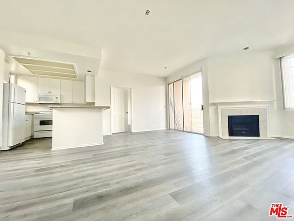 3rd image of 1744 Butler Ave #303