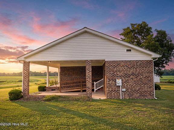 3rd image of 424 Wilcox Road