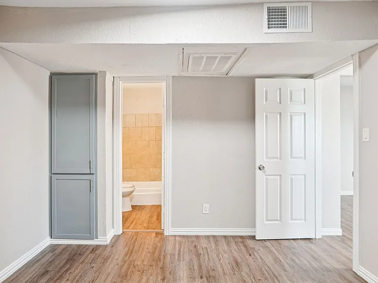 Loft on Louise — Photo 12