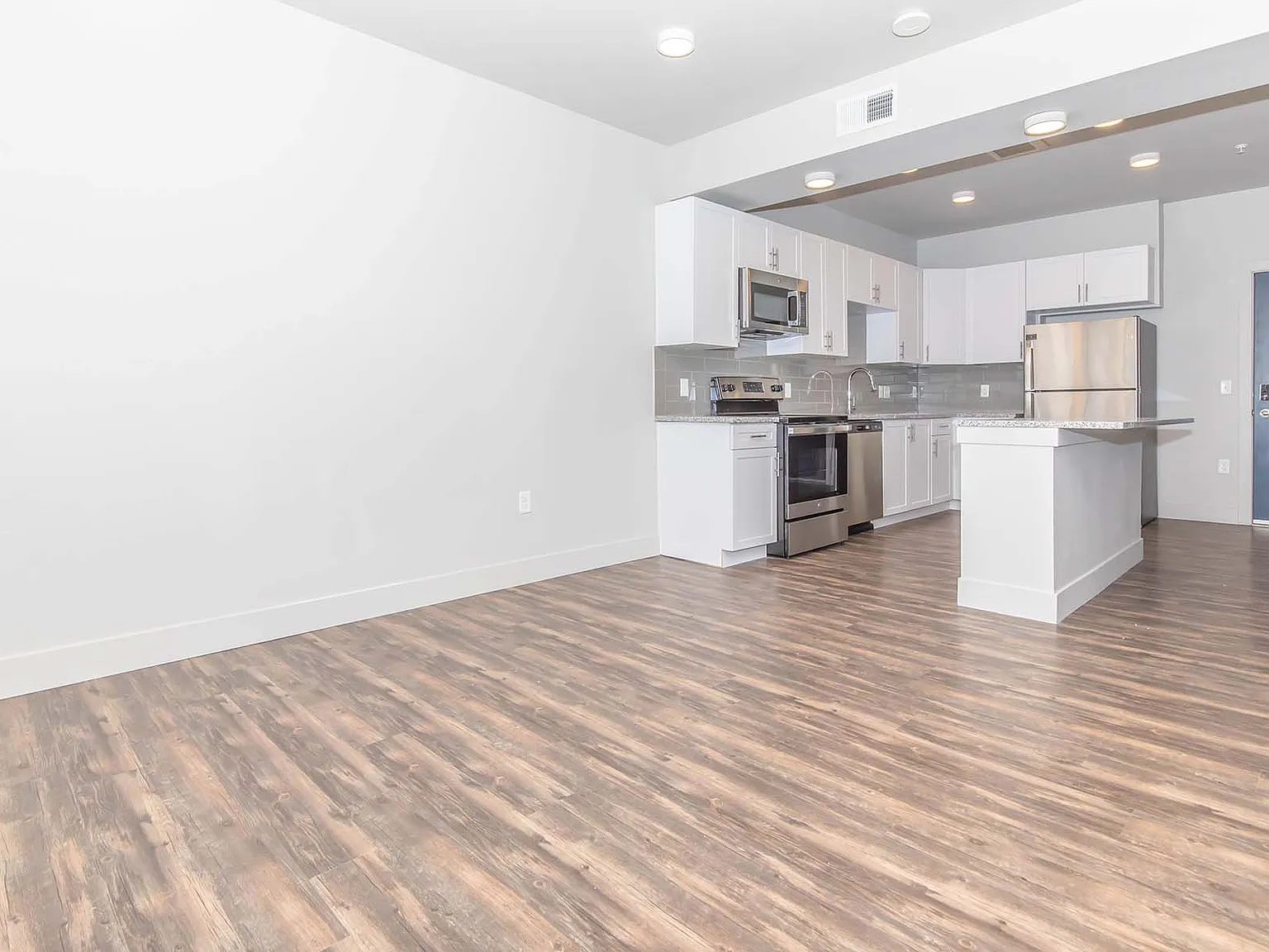 532 CO — Photo 1
