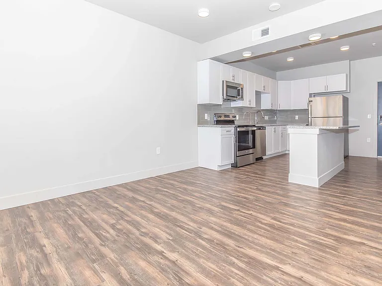 532 CO — Photo 1