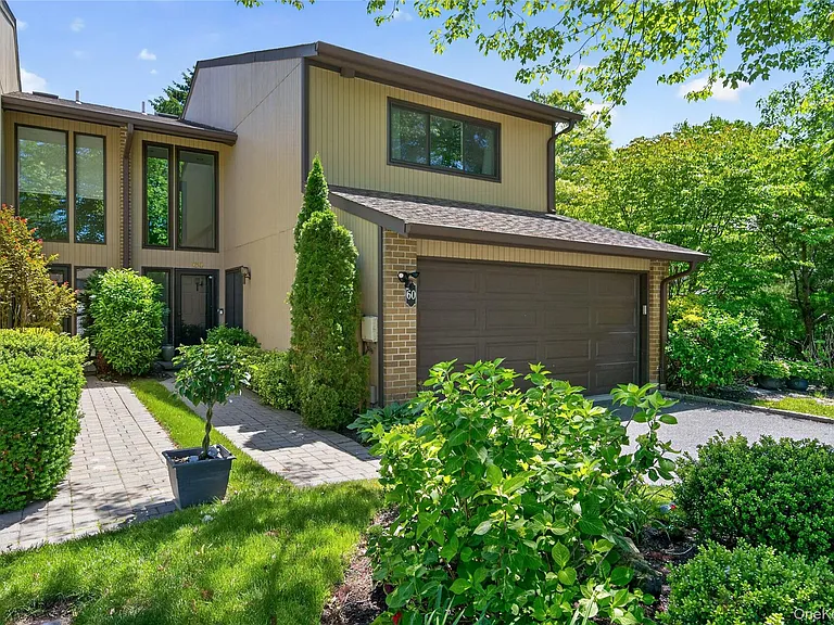 60 Wimbledon Dr #60 — Photo 1