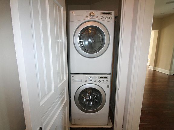 4th image of 2309 Kemper Ln #1