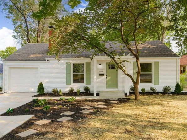 8537 Grande Pas Rd, Kansas City, MO 64114