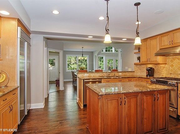 4th image of 4011 Woodland Ave