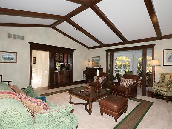 Family Room w/ wet bar