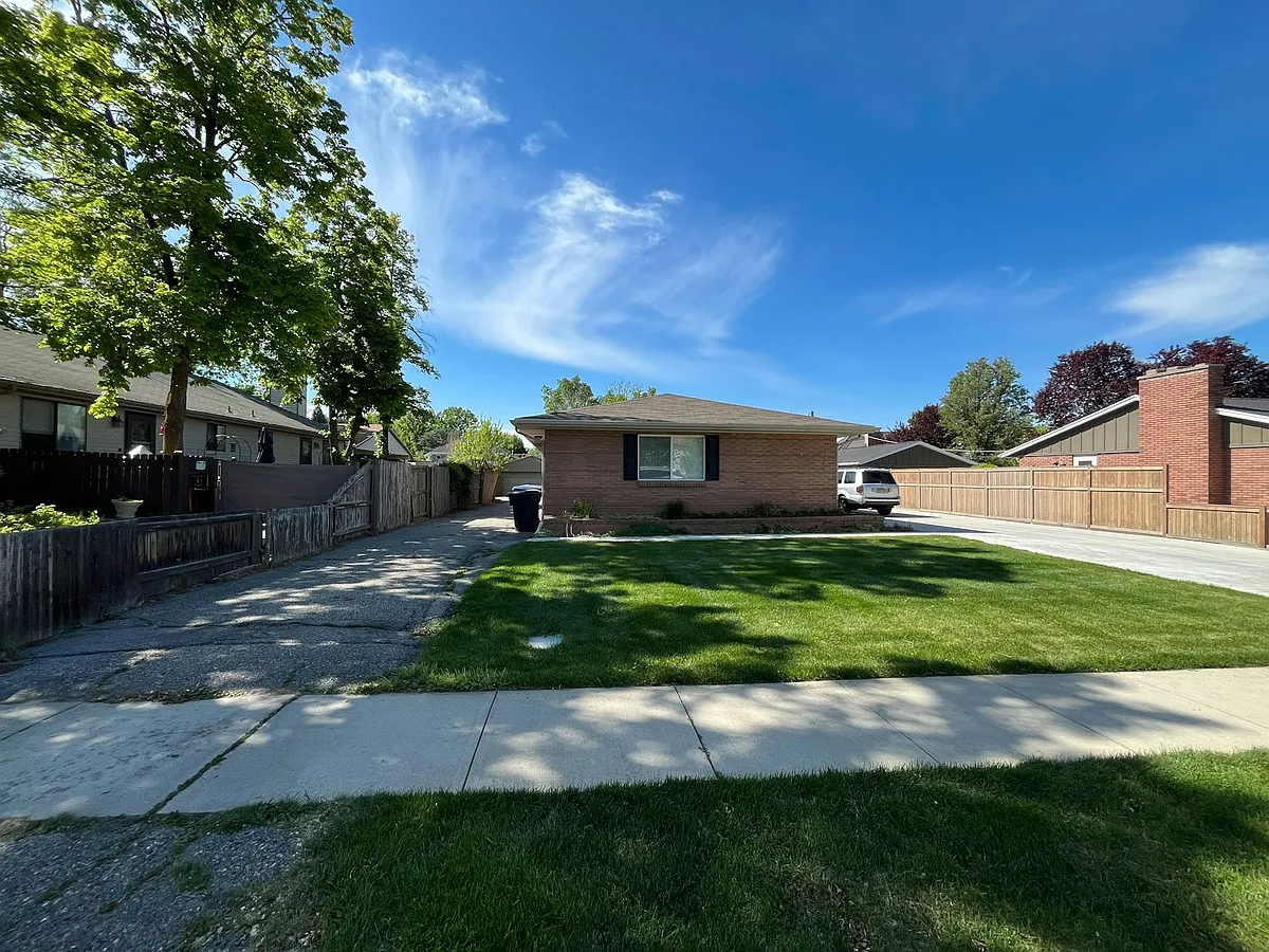 Building Photo - 2272 E Panorama Way #A