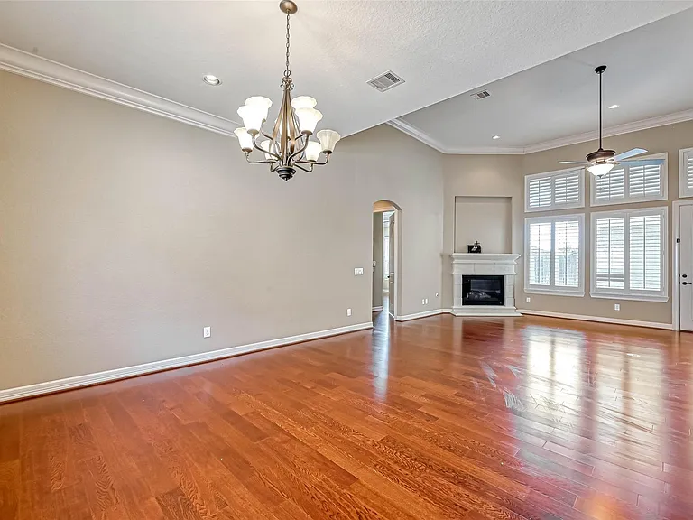 5014 Fairford Dr — Photo 9