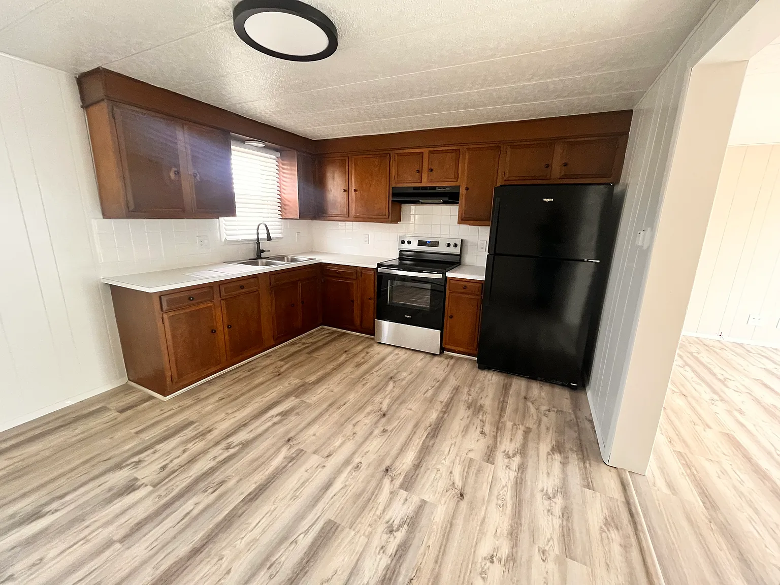 2 bed, $1,100 — Photo 4