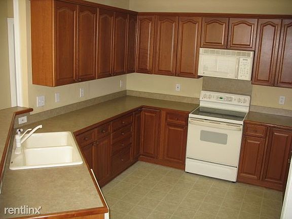 Kitchen with plenty of storage