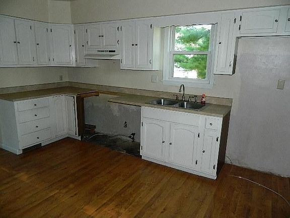 3rd image of 3506 Idlewilde Blvd
