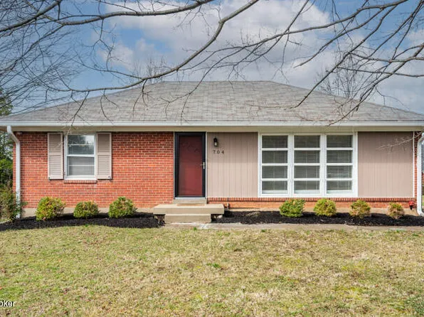 704 Victoria Pl, Windy Hills, KY 40207