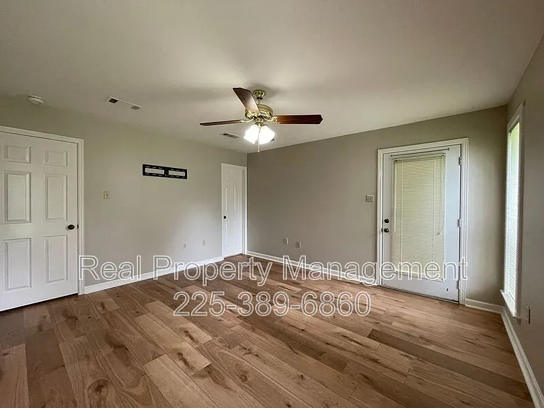 2422 Riverside Dr — Photo 13