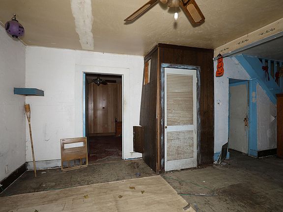 3rd image of 1615 W 1st St