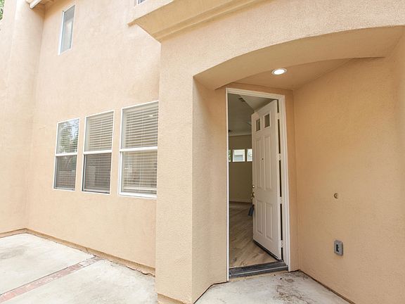 3rd image of 1919 Rawhide Dr